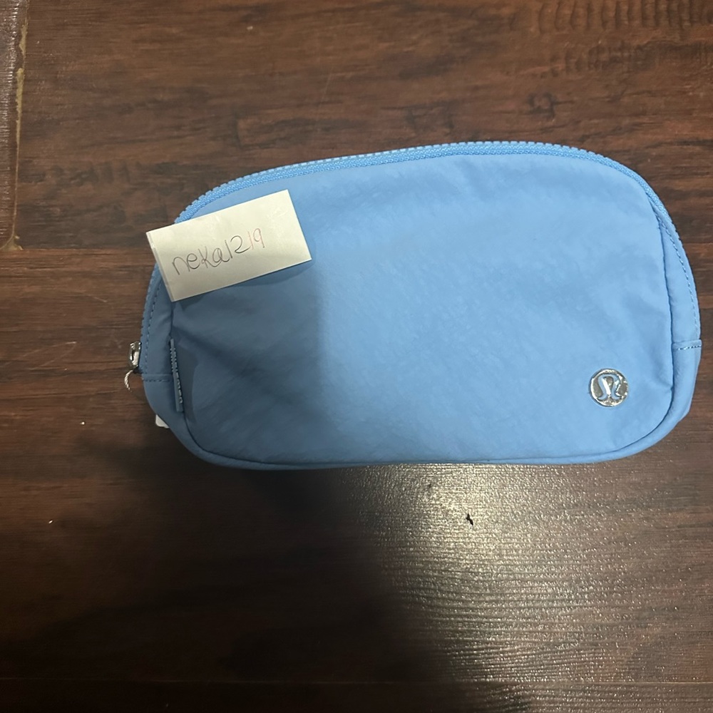 Lululemon Everywhere Belt Bag 1L- aero Blue - Picture 3 of 9
